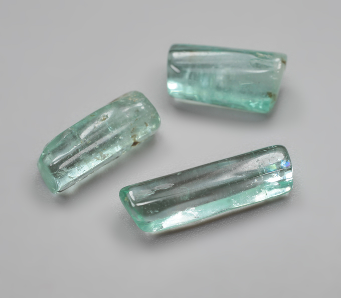 Набор из 3 уральских голубовато-зеленых бериллов 10,05 карата