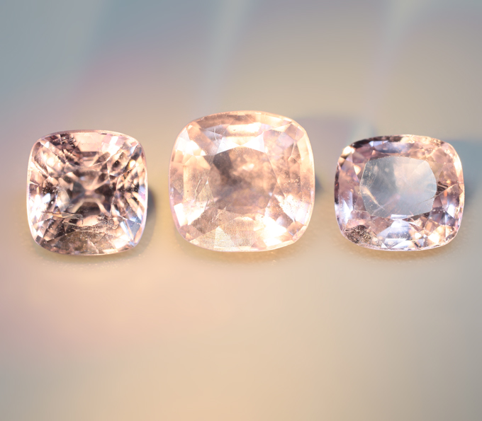 Набор из 3 сиреневых шпинелей со сменой цвета 3,85 карата