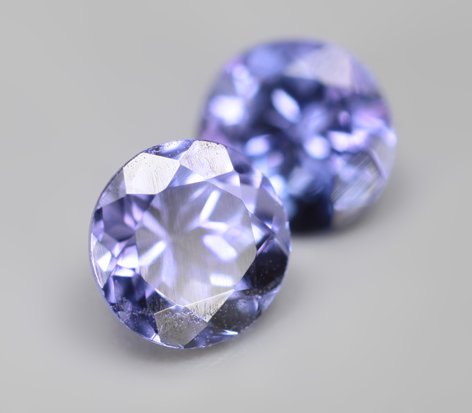 Пара танзанитов высокой чистоты 1,19 карата
