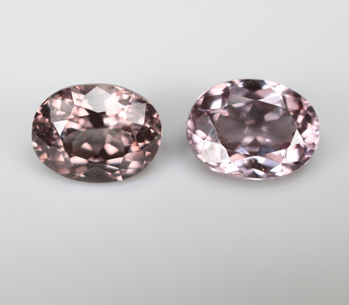 Пара гранатов со сменой цвета 2,28 карата