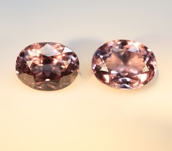 Пара гранатов со сменой цвета 2,28 карата