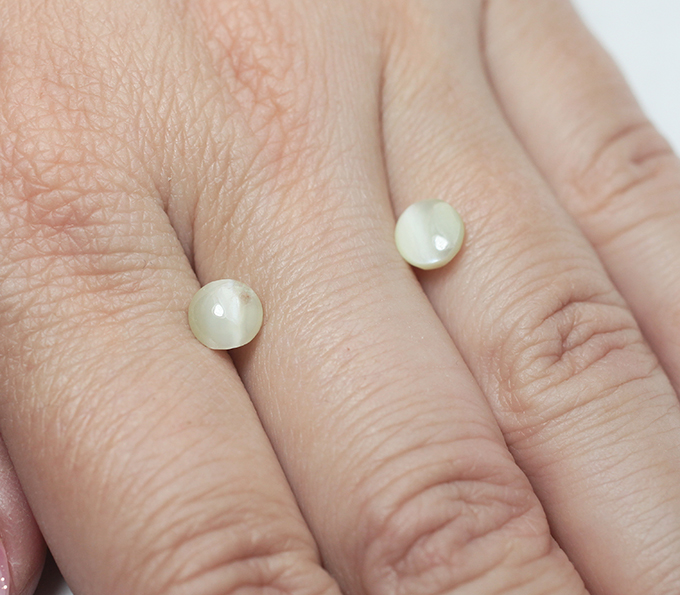 Редкая пара хризобериллов с эффектом кошачьего глаза 2,31 карата