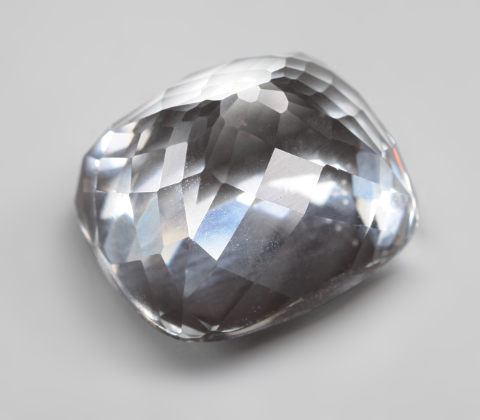 Крупный гошенит высокой чистоты 16,15 карата