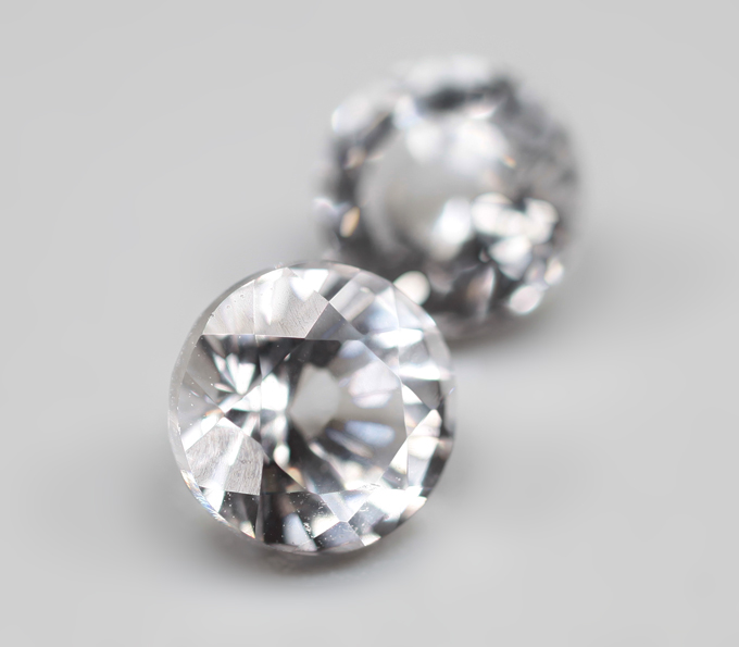 Пара бесцветных данбуритов 1,62 карата