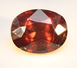 Насыщенный крупный гранат со сменой цвета 3,02 карата