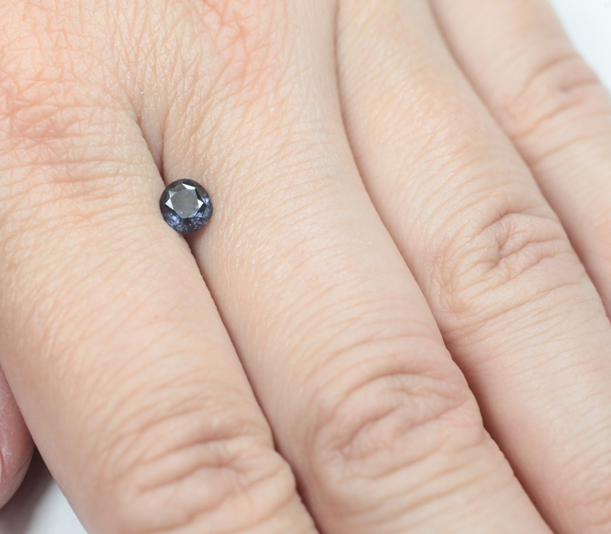 Редкий синий гранат со сменой цвета 0,7 карата