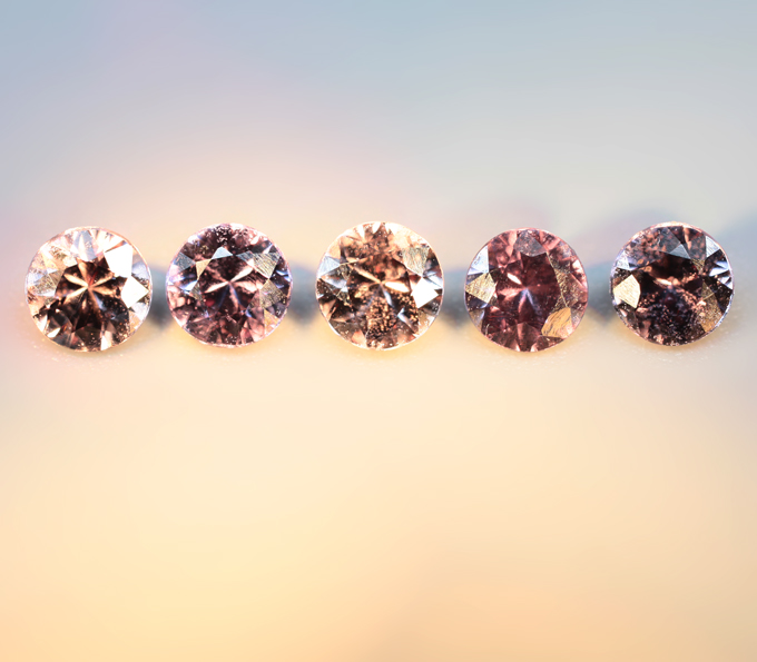 Редкий набор из 5 гранатов со сменой цвета 1,19 карата