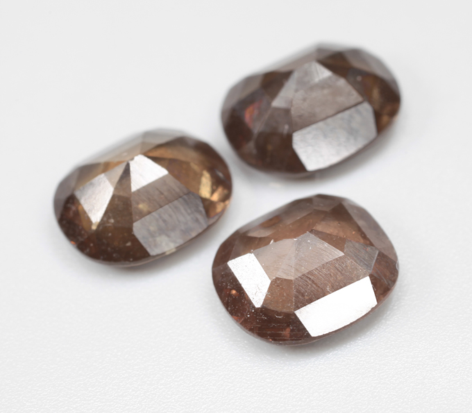 Крупный набор из 3 гранатов со сменой цвета 8,38 карата