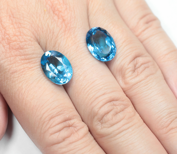 Крупная пара Swiss топазов 15,22 карата