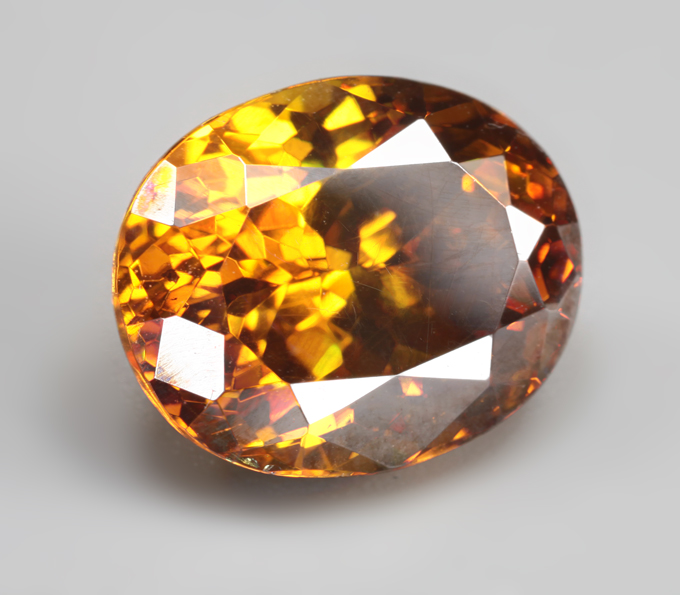 Яркий крупный сфалерит высокой дисперсии 7,09 карата