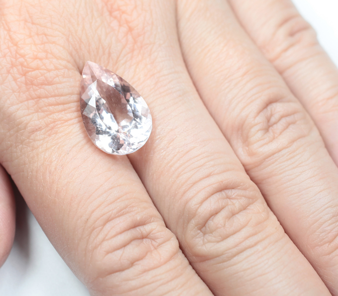 Чистейший морганит 10,56 карата