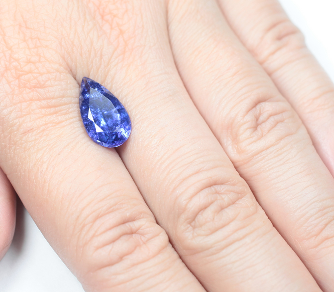 Яркий насыщенный танзанит 5,57 карата