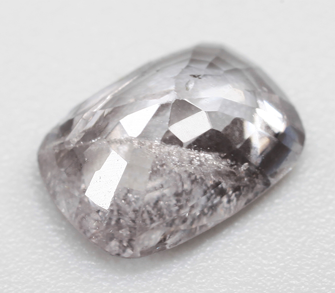 Платиновая шпинель со сменой цвета 0,95 карата