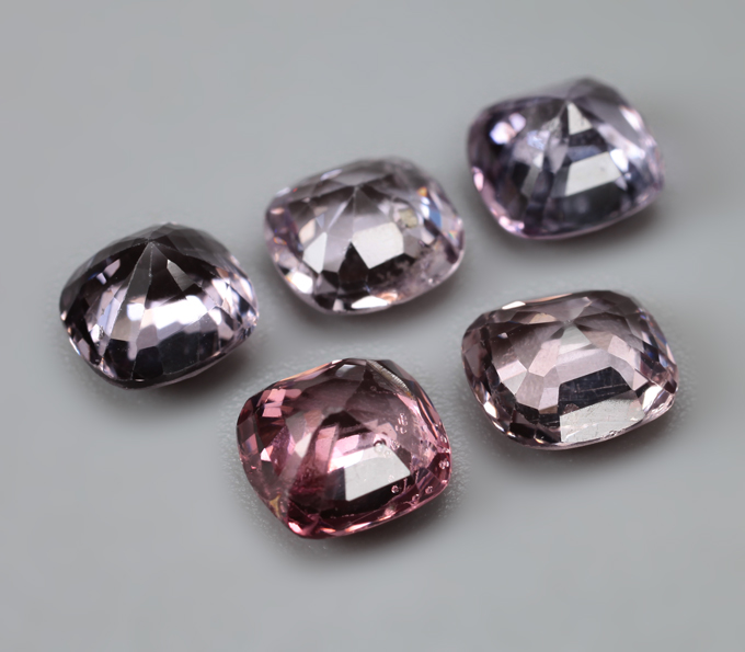 Крупный набор из 5 шпинелей высокой чистоты 4,47 карата