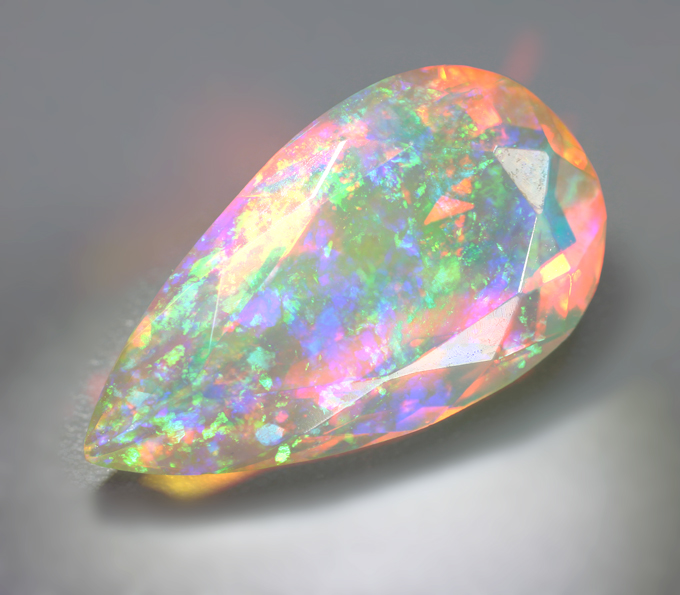 Ограненный эфиопский опал 2 карата