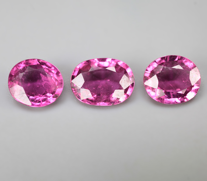 Набор из 3 пурпурно-розовых турмалинов 2,89 карата