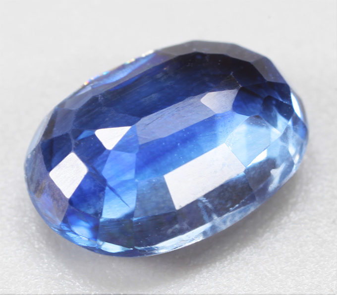 Кианит 2,35 карата