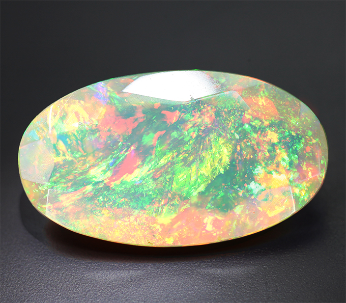 Ограненный кристаллический опал 3,67 карата