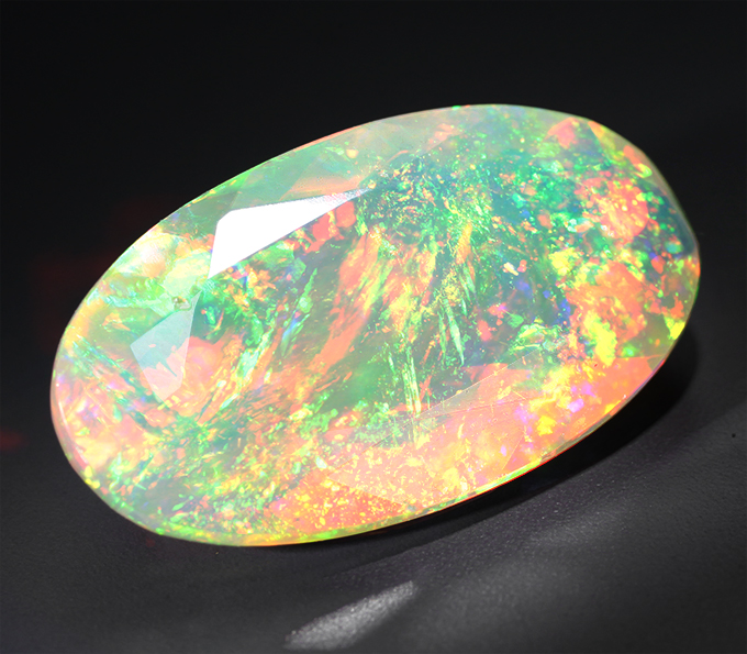 Ограненный кристаллический опал 3,67 карата