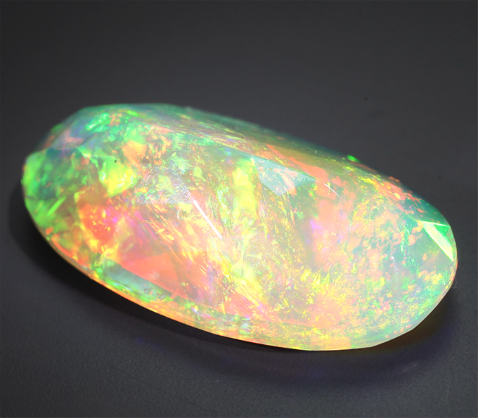 Ограненный кристаллический опал 3,67 карата