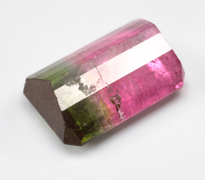 Крупный контрастный арбузный турмалин 7,4 карата