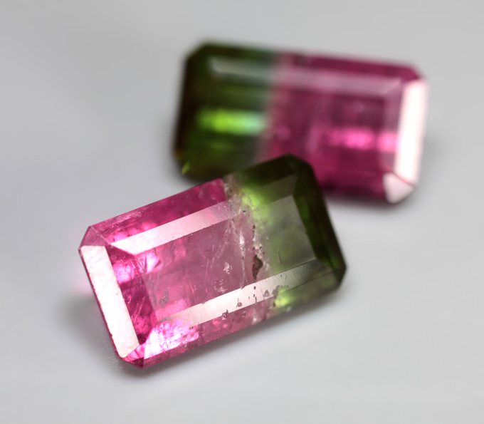 Редкая крупная пара контрастных арбузных турмалинов 12,6 карата