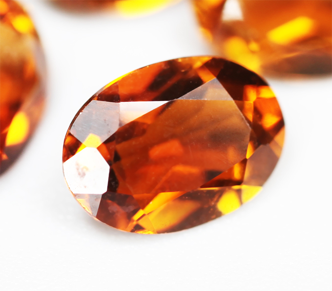 Набор из 4 золотисто-оранжевых турмалинов высокой чистоты 3,14 карата