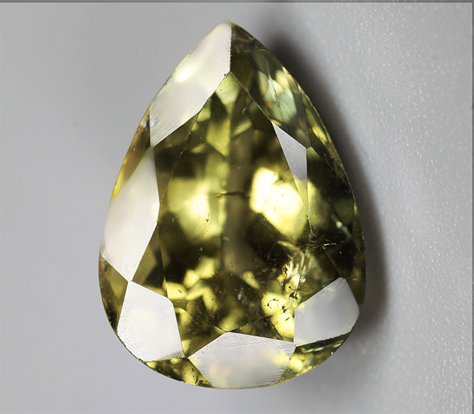 Желтовато-зеленый турмалин 4,51 карата