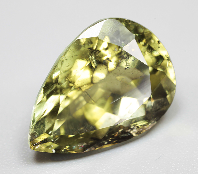 Желтовато-зеленый турмалин 4,51 карата